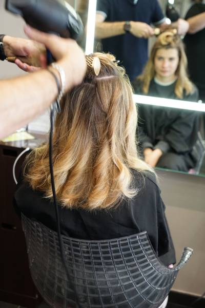 Quelle coupe femme choisir quand on a les cheveux épais à Lyon ?
