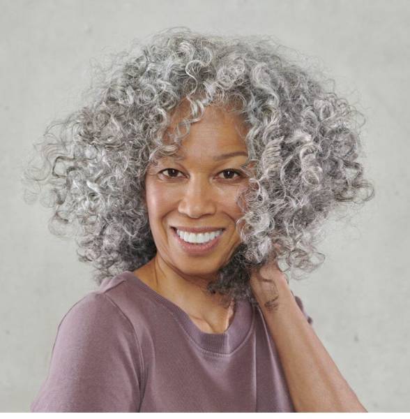 Coloration argentée pour chevelure poivre et sel à Lyon