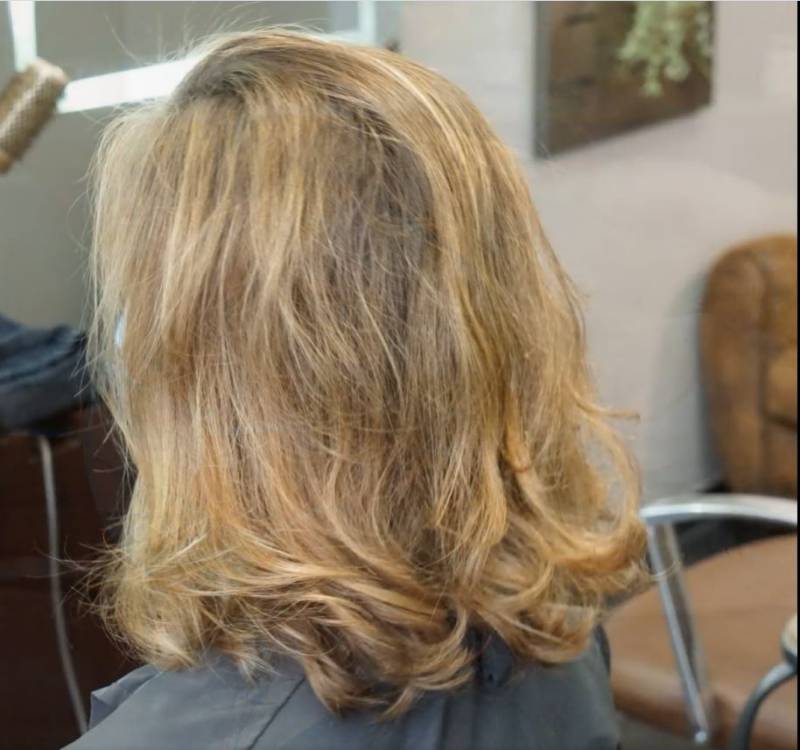 Mèches claires sur cheveux Lyon