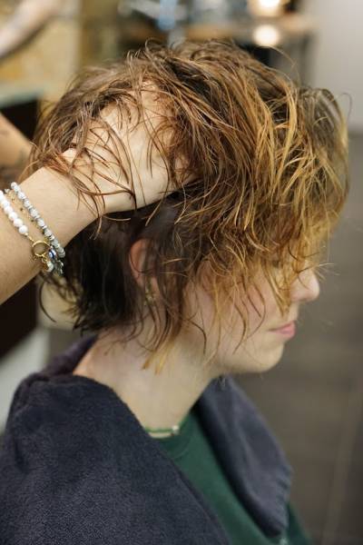 Pourquoi un balayage réussi dépend du diagnostic capillaire 