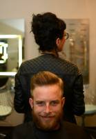 Notre zone d'activité pour ce service Coupe de cheveux femme {{ année }} : courts, mi-longs et longs avec votre coiffeur visagiste